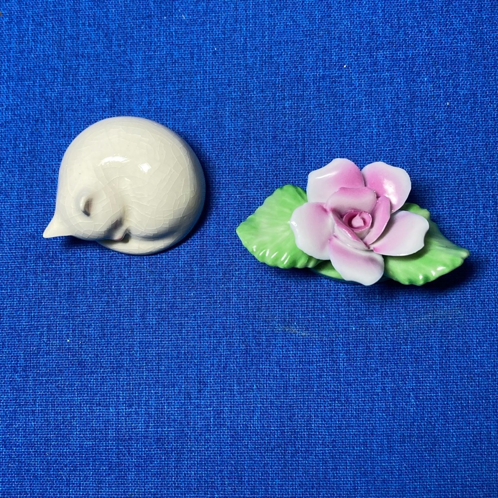 VNTG SLEEPING CAT AND “SMALL TREASURES” AVON PINK ROSE FIGURINES